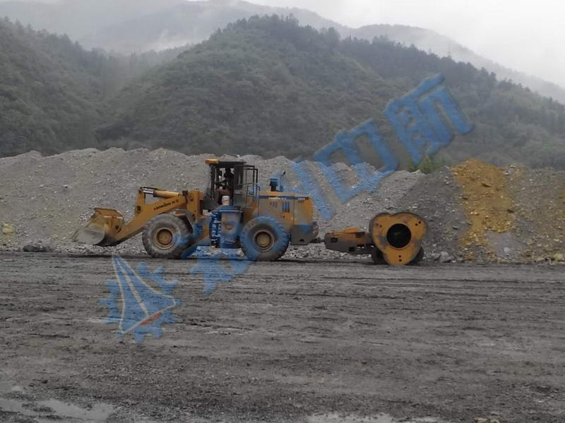 中航?jīng)_擊式壓路機駐貴州貴陽辦事處